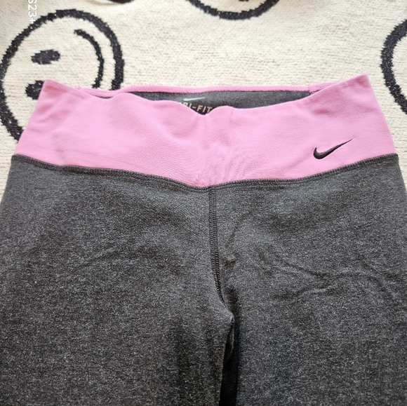 Nike dri-fit Womans Gray Pink Capri Athletic Workout Leggings Small EUC - Picture 4 of 5